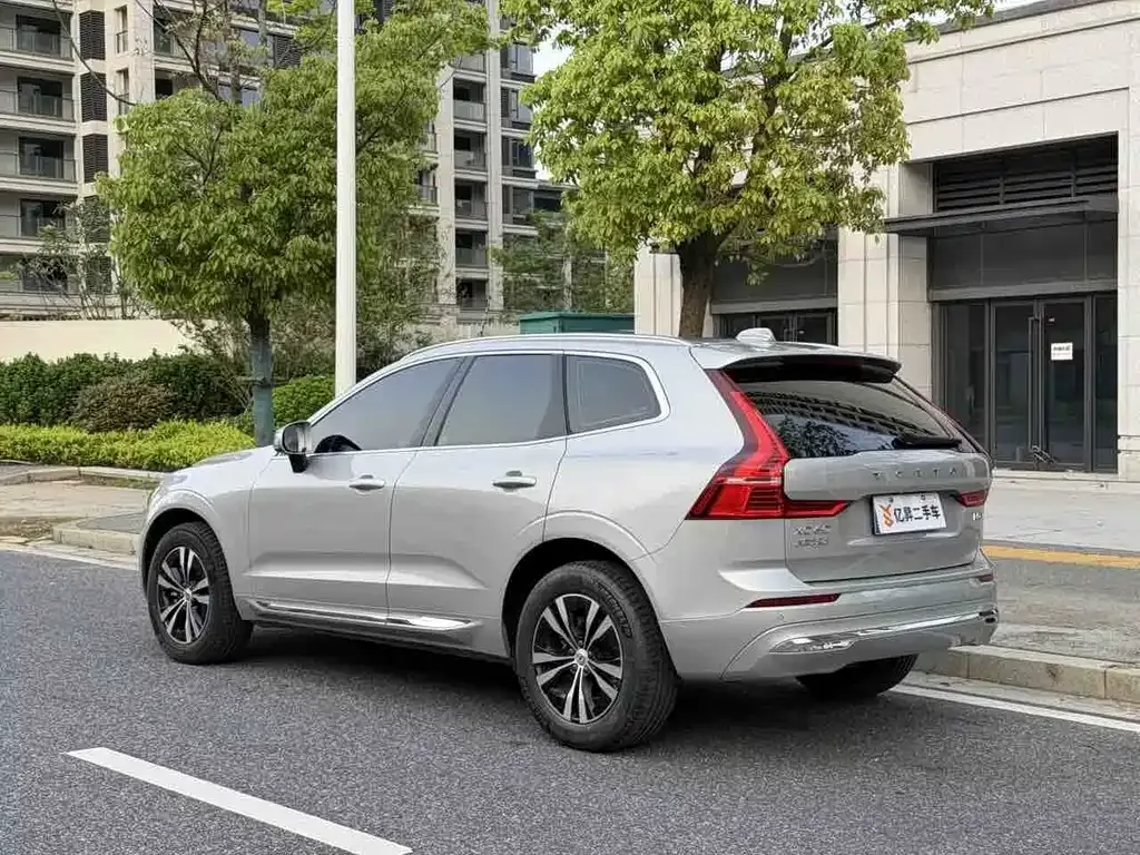 Volvo XC60 — фото 8