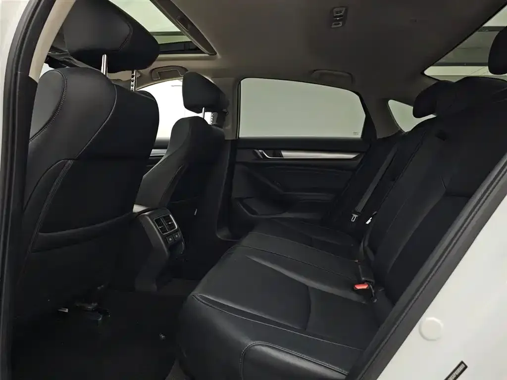 Honda Accord 2023 из CN, фото 9