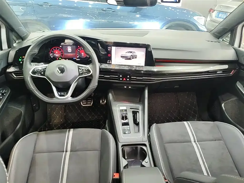 Volkswagen Golf 2023 из CN, фото 10