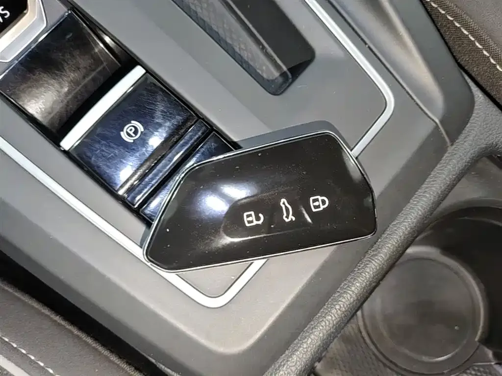 Volkswagen Golf 2023 из CN, фото 4