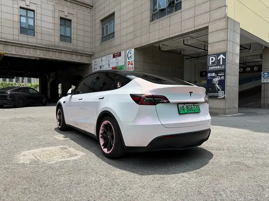 Tesla Model Y — фото 8