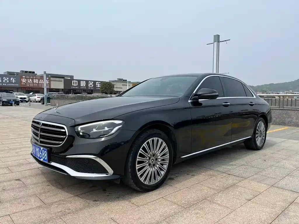 Mercedes-Benz E-Class — фото 1