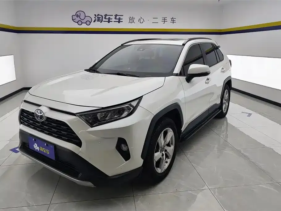 Toyota RAV4 — фото 1