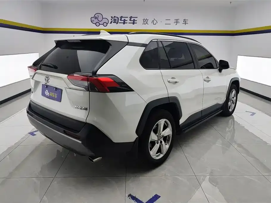 Toyota RAV4 — фото 6
