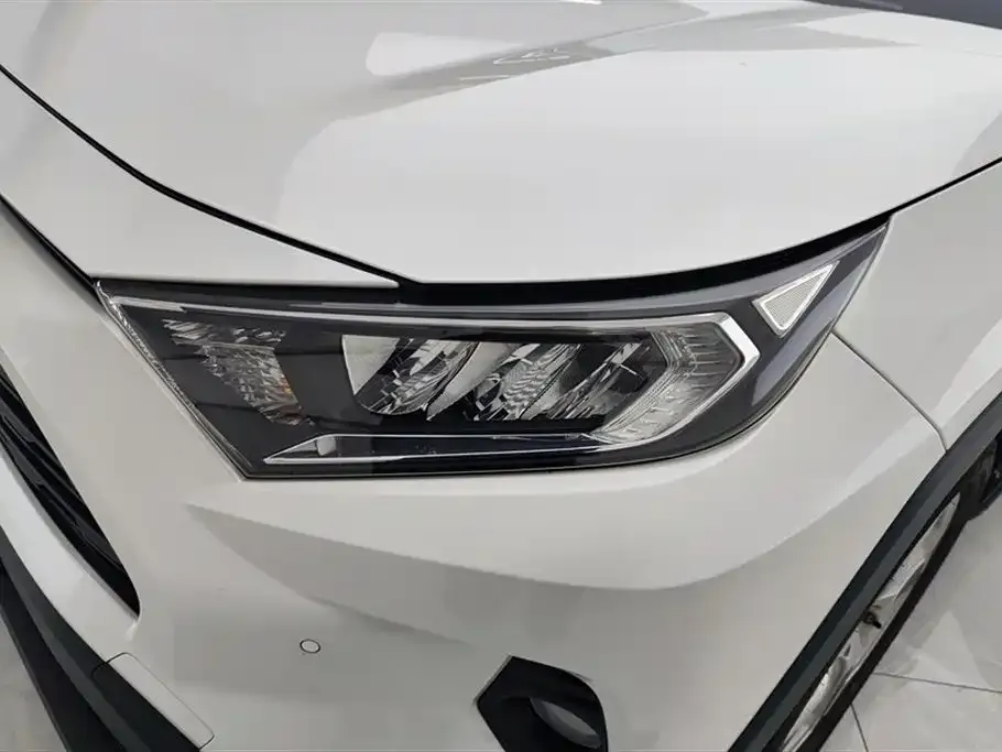 Toyota RAV4 — фото 2