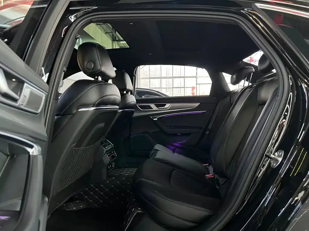 Audi A6L 2023 из CN, фото 2