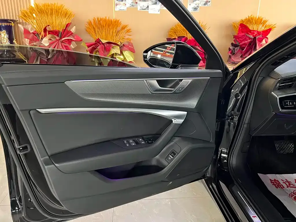 Audi A6L 2023 из CN, фото 9