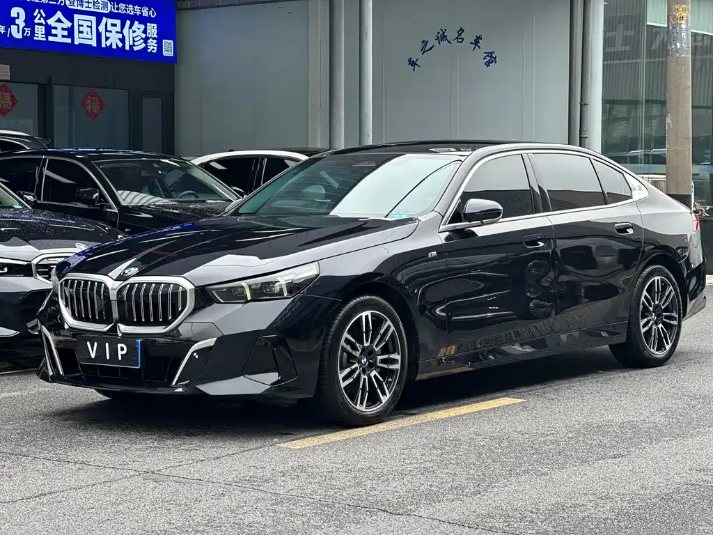 BMW 5 Series 2024 из CN, фото 1