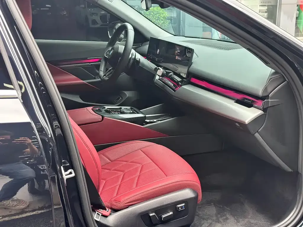 BMW 5 Series 2024 из CN, фото 4