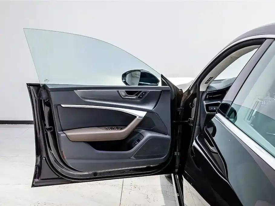 Audi A7L — фото 7