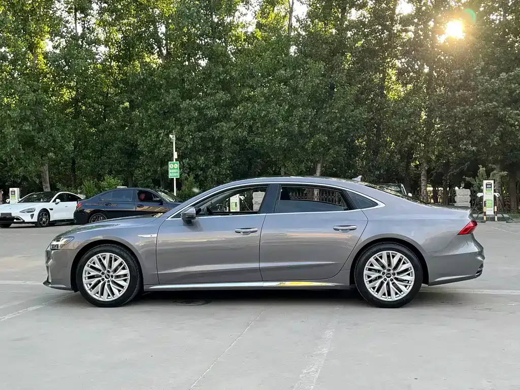 Audi A7L 2022 из CN, фото 7