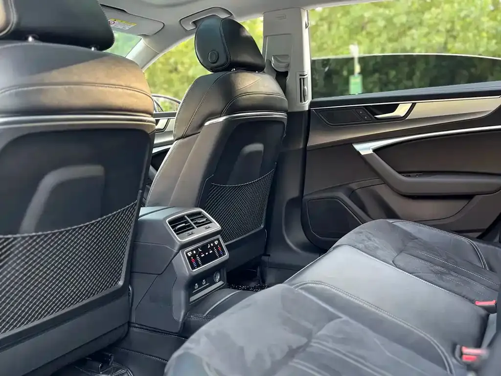 Audi A7L 2022 из CN, фото 3