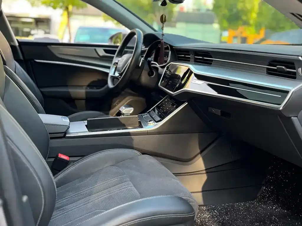 Audi A7L 2022 из CN, фото 2
