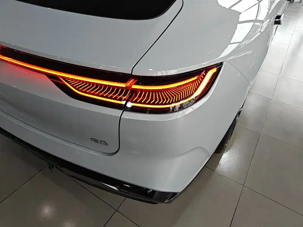 Geely Galaxy E8 — фото 2