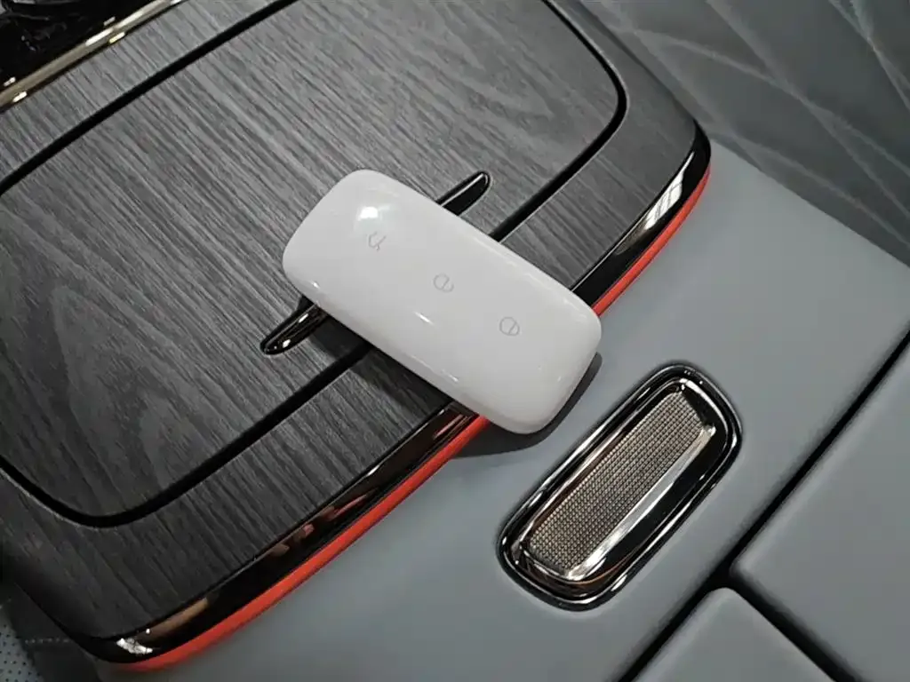 Geely Galaxy E8 — фото 7
