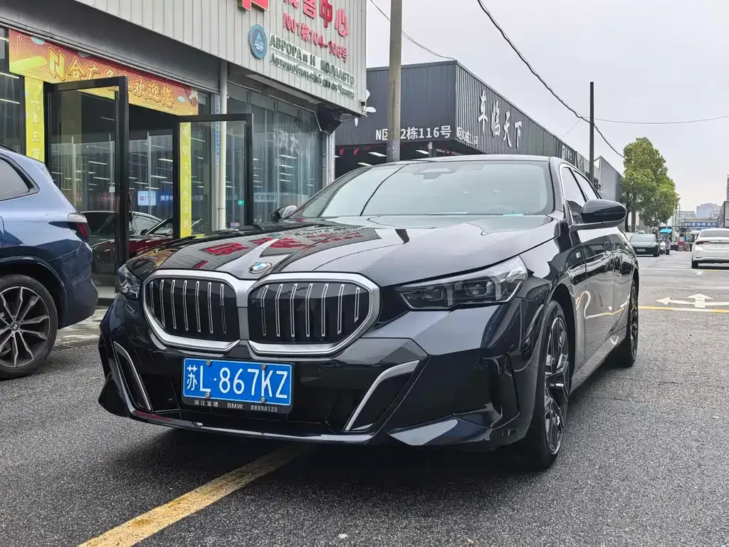 BMW 5 Series 2025 из CN, фото 1