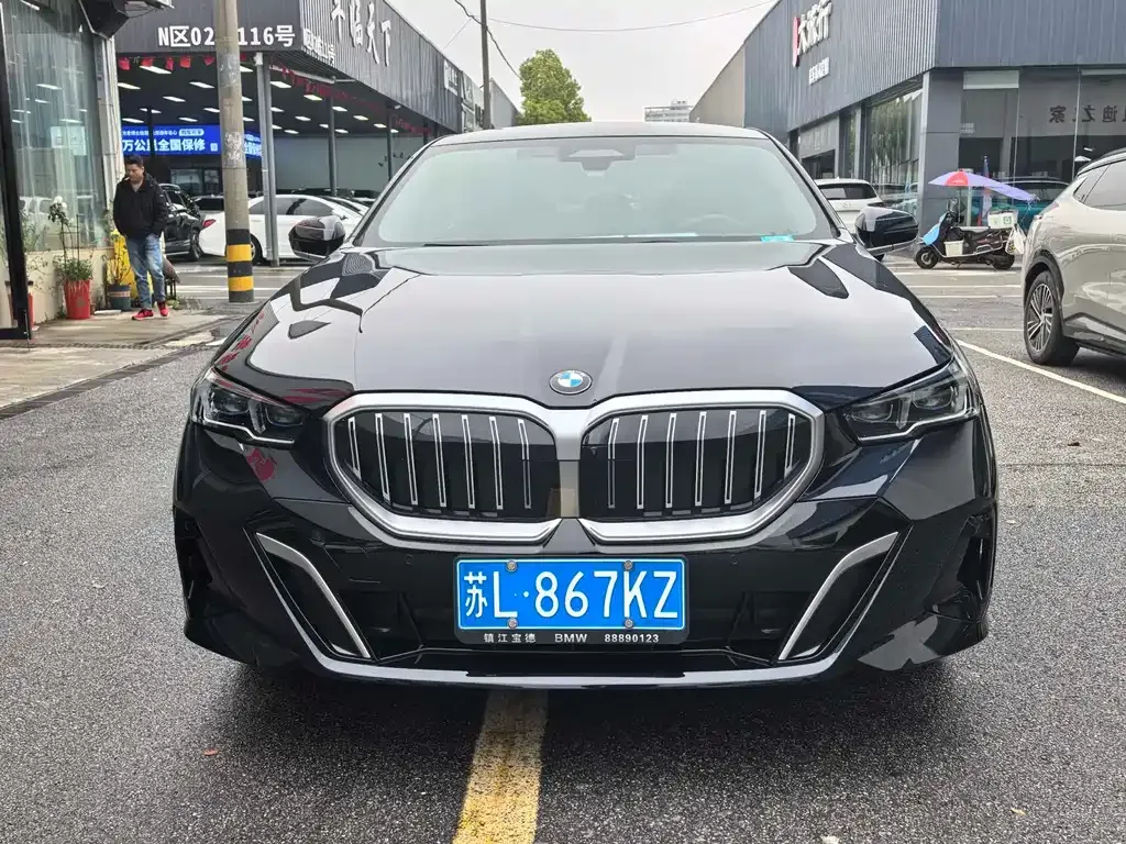 BMW 5 Series 2025 из CN, фото 9