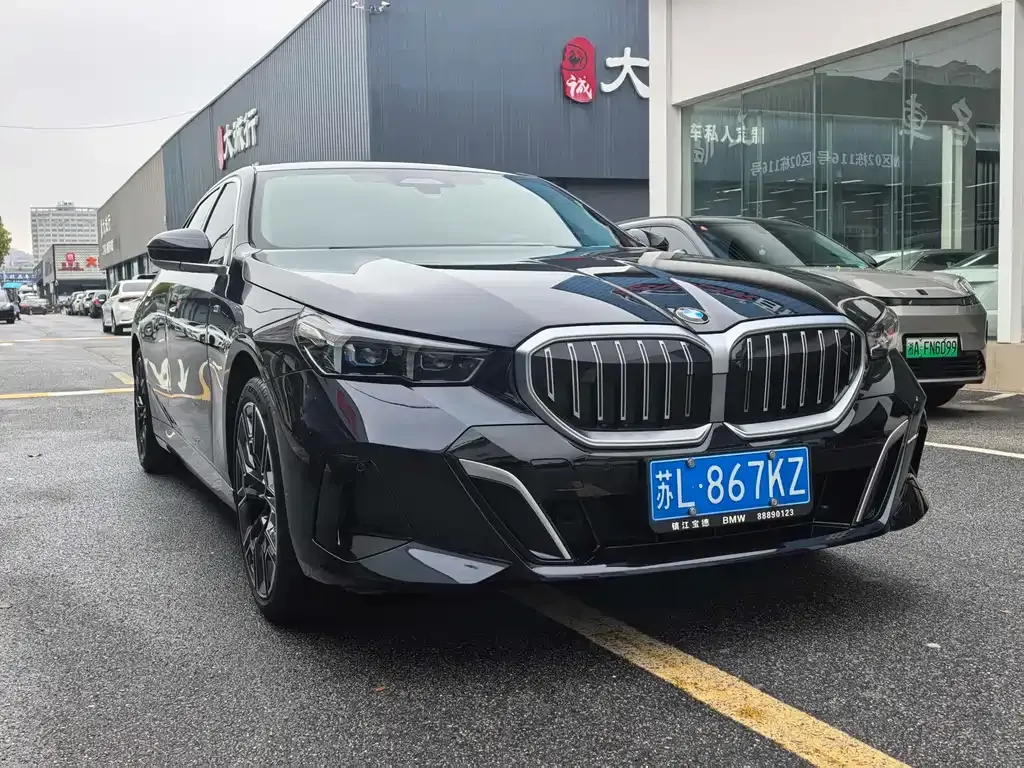 BMW 5 Series 2025 из CN, фото 10