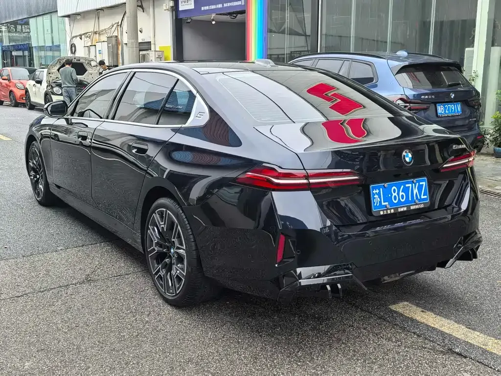 BMW 5 Series 2025 из CN, фото 7