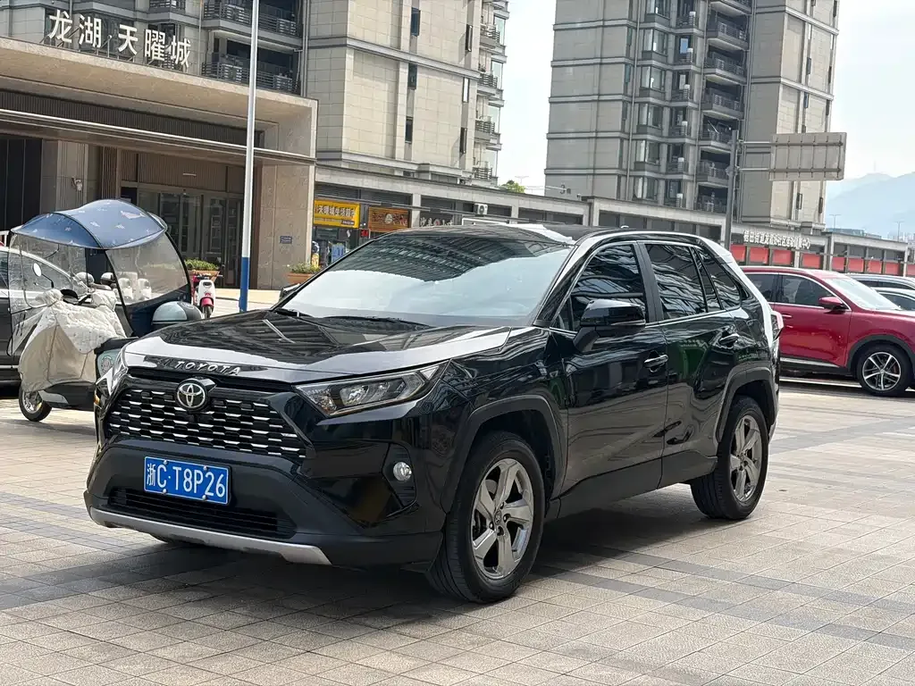 Toyota RAV4 2022 из CN, фото 1