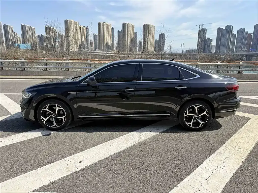 Volkswagen Passat 2023 из CN, фото 8