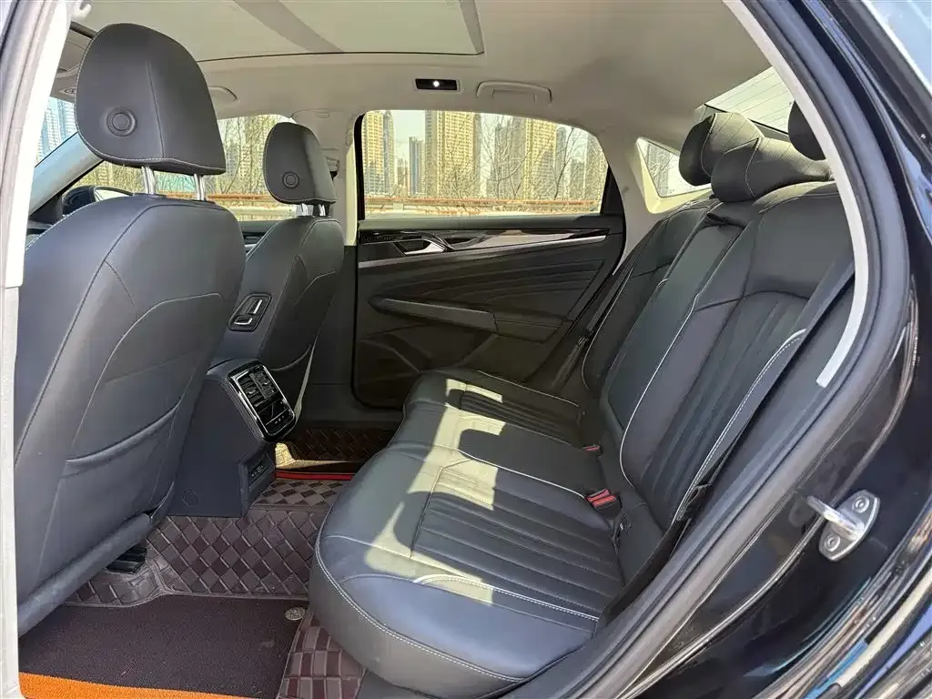 Volkswagen Passat 2023 из CN, фото 2