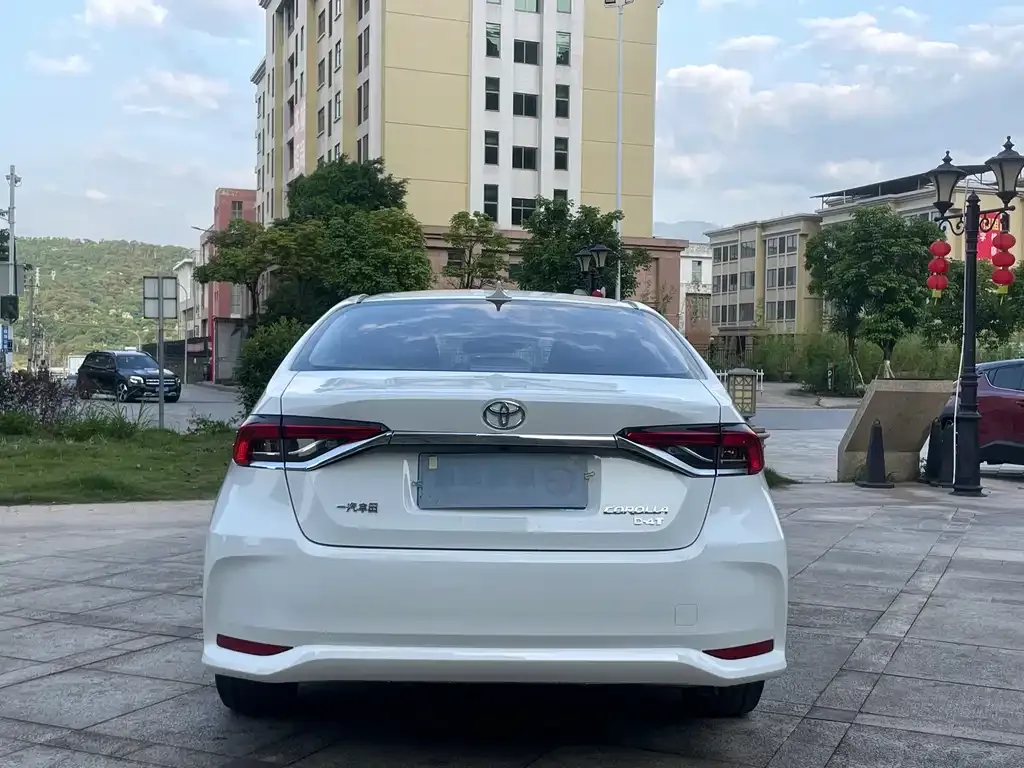 Toyota Corolla — фото 4