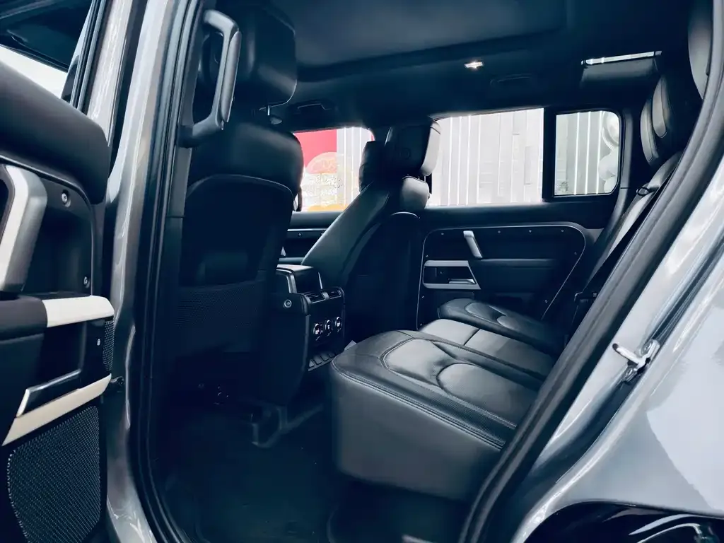 Land Rover Defender 2023 из CN, фото 3