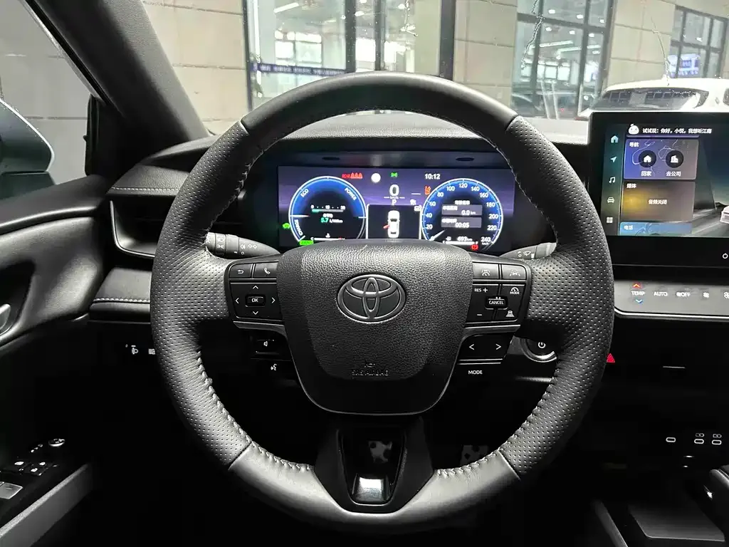 Toyota Camry — фото 8