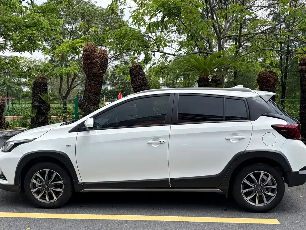 Toyota Yaris L — фото 9
