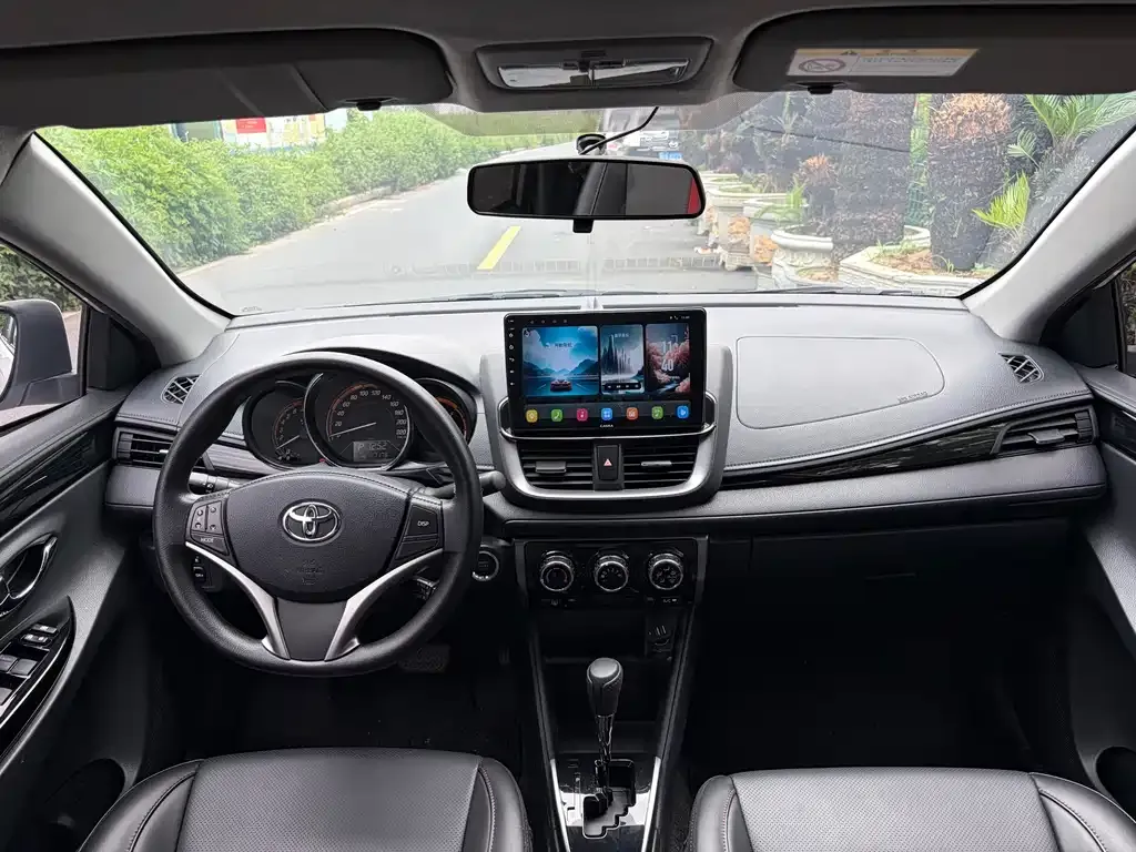 Toyota Yaris L — фото 8