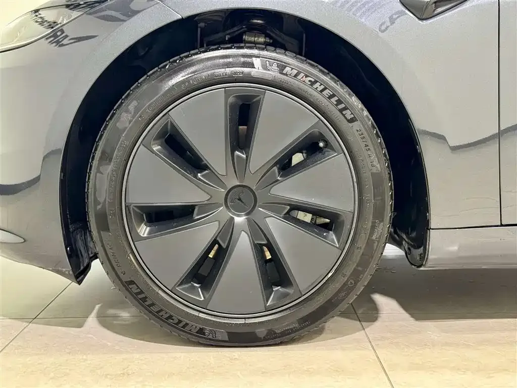 Tesla Model 3 — фото 10