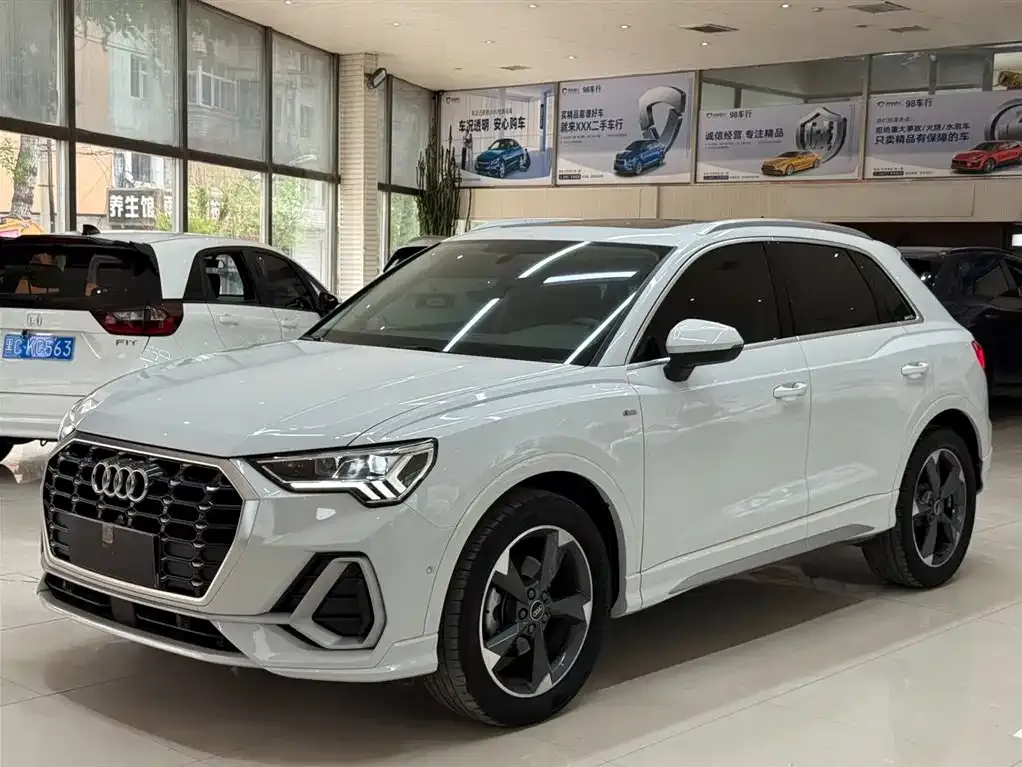 Audi Q3 — фото 1
