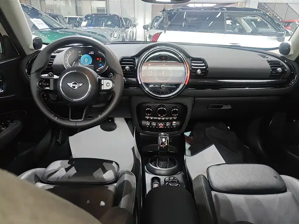 MINI Clubman — фото 10