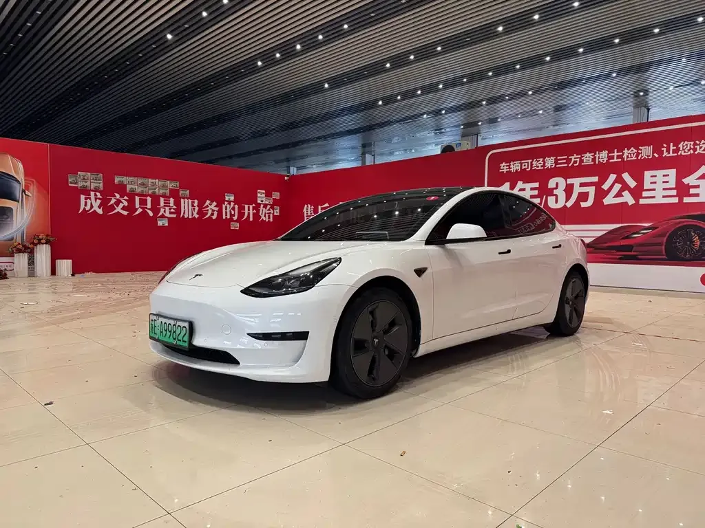 Tesla Model 3 — фото 1