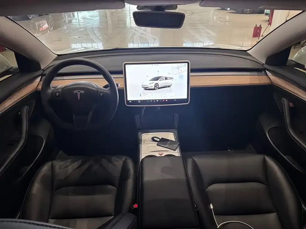 Tesla Model 3 — фото 2