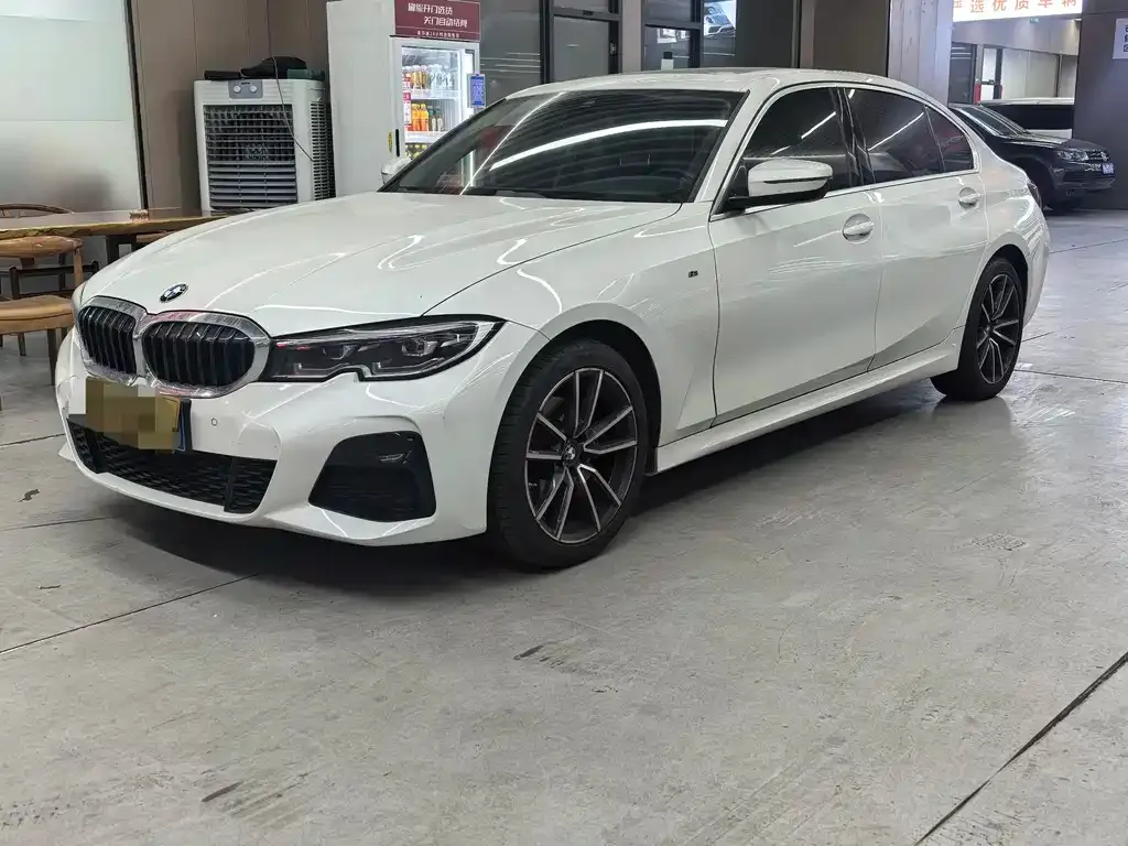 BMW 3 Series 2022 из CN, фото 1