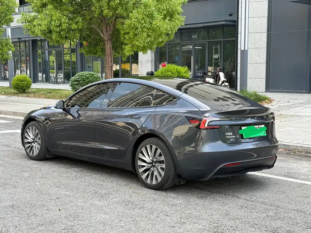 Tesla Model 3 — фото 5