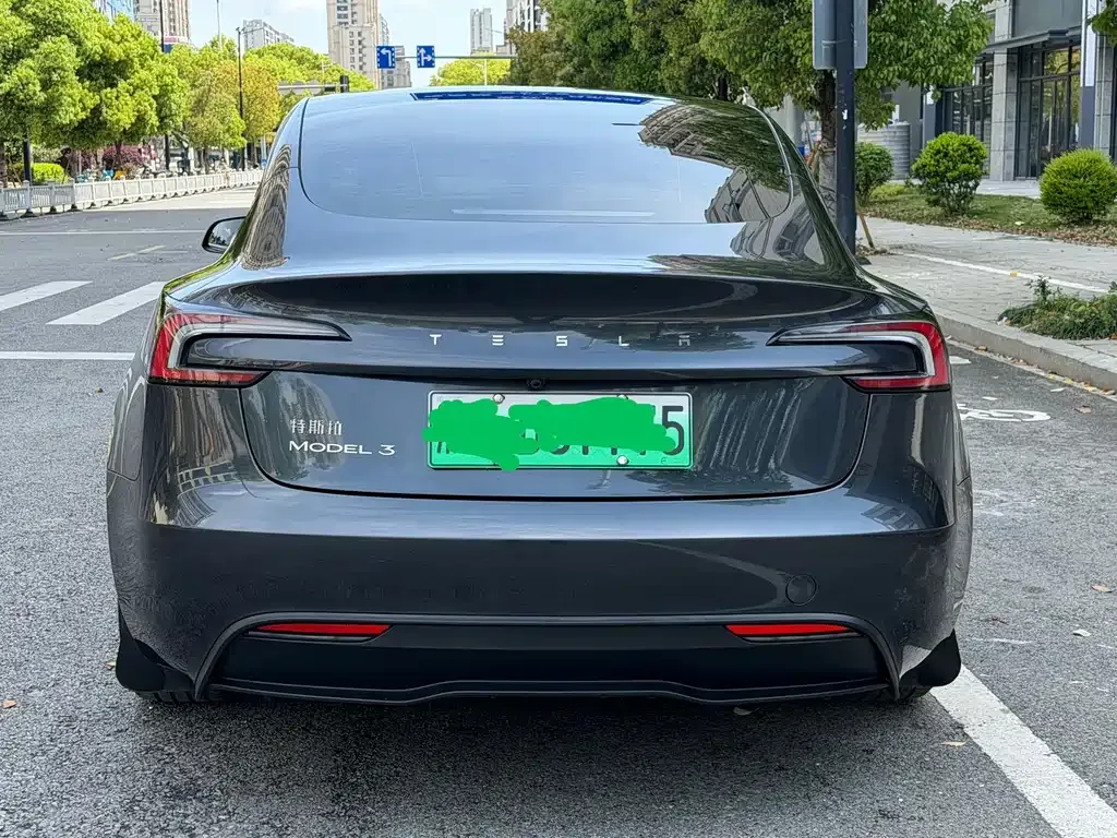 Tesla Model 3 — фото 4