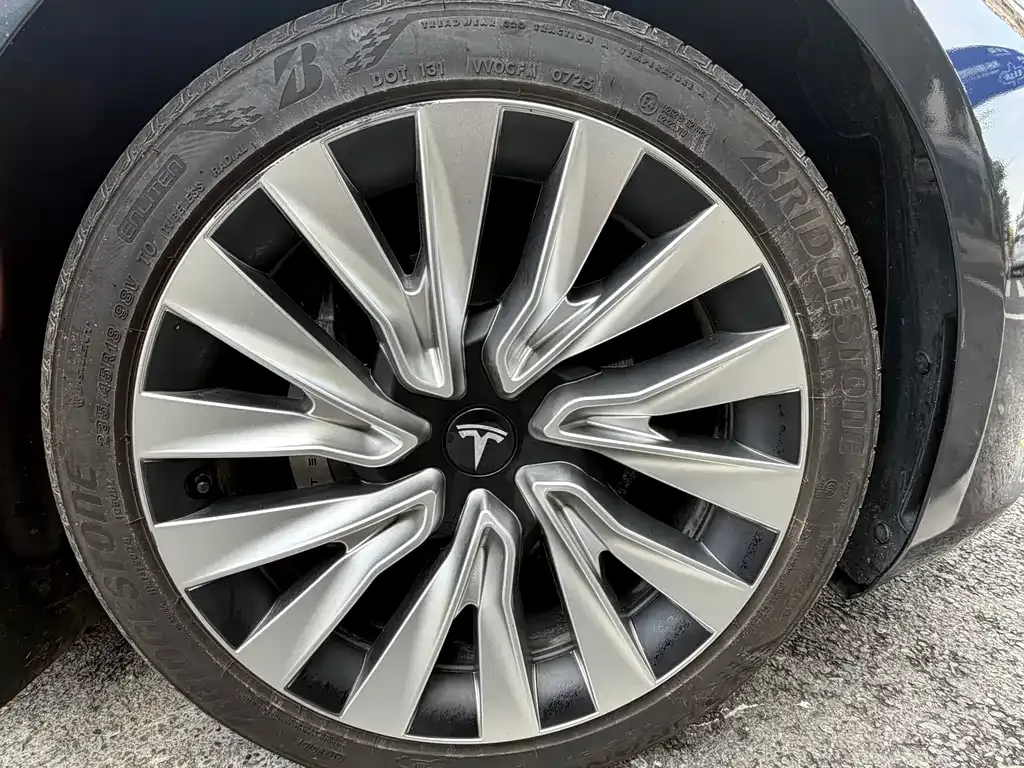 Tesla Model 3 — фото 6