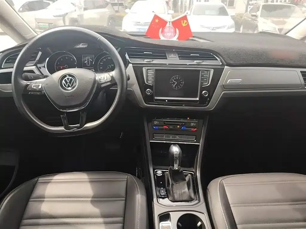 Volkswagen Touran 2021 из CN, фото 2