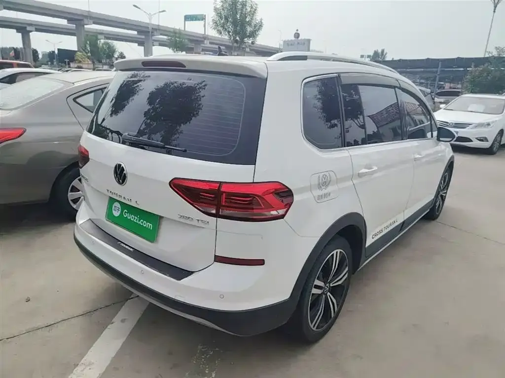 Volkswagen Touran 2021 из CN, фото 9