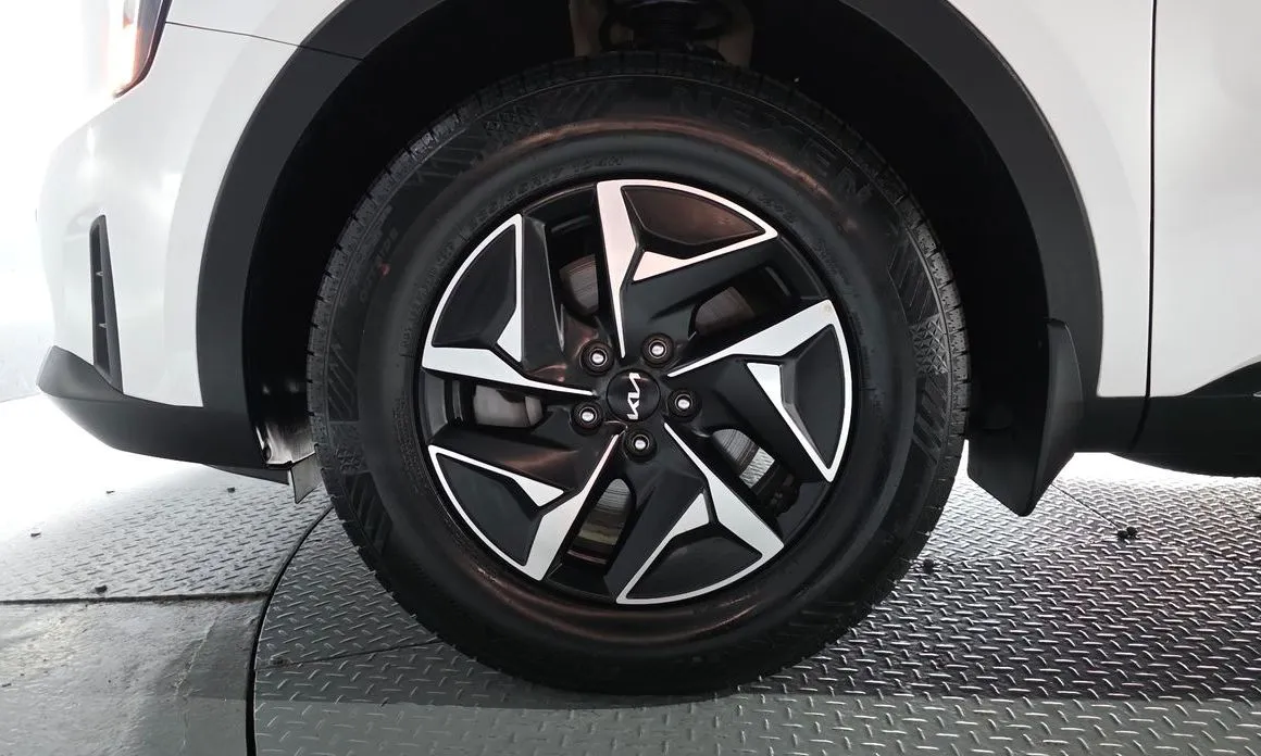 Kia Sorento — фото 7