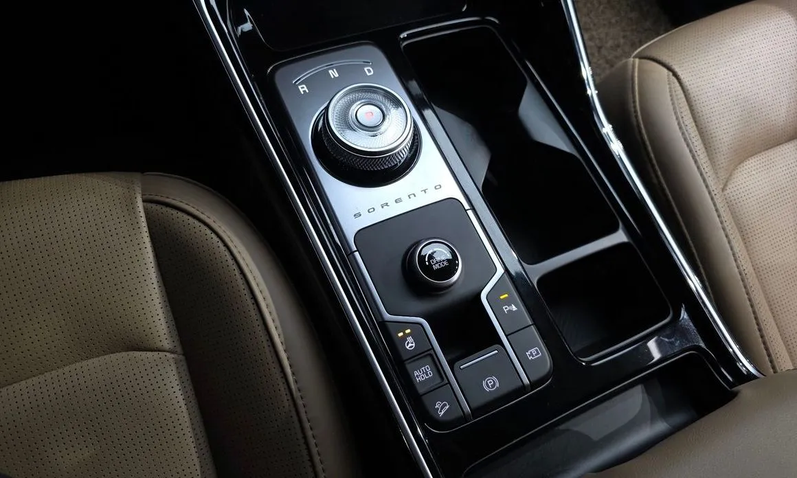 Kia Sorento — фото 6