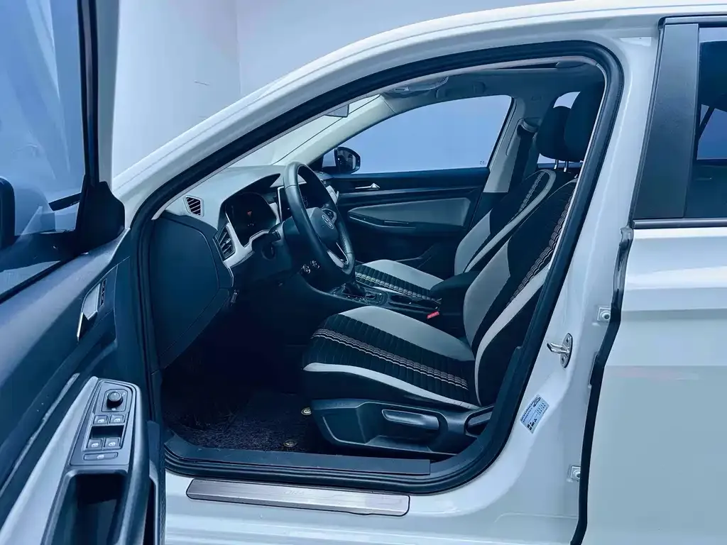 Volkswagen Bora 2023 из CN, фото 9