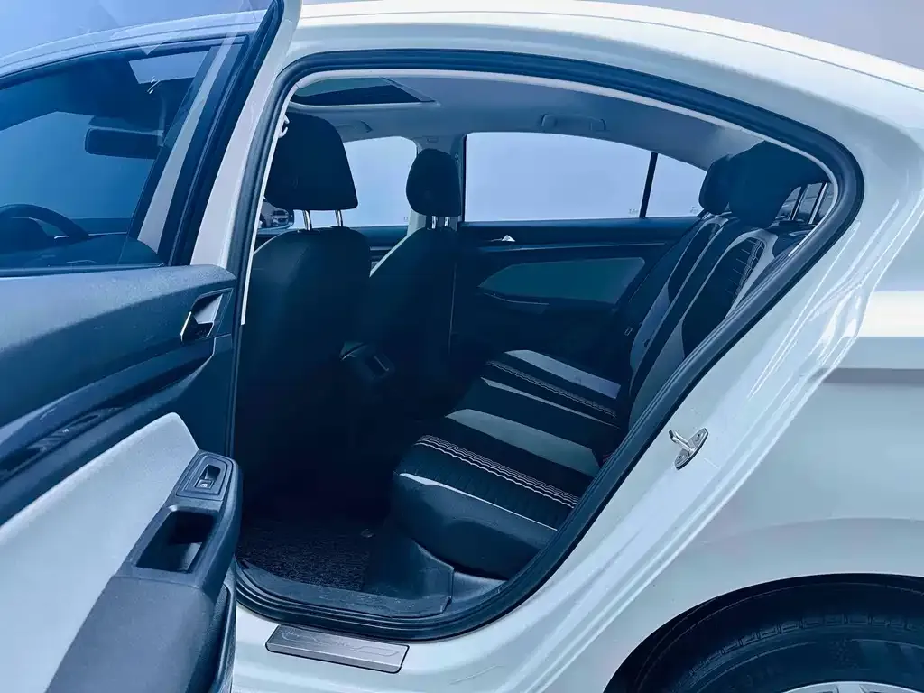 Volkswagen Bora 2023 из CN, фото 6