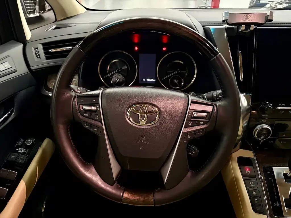 Toyota Vellfire — фото 4