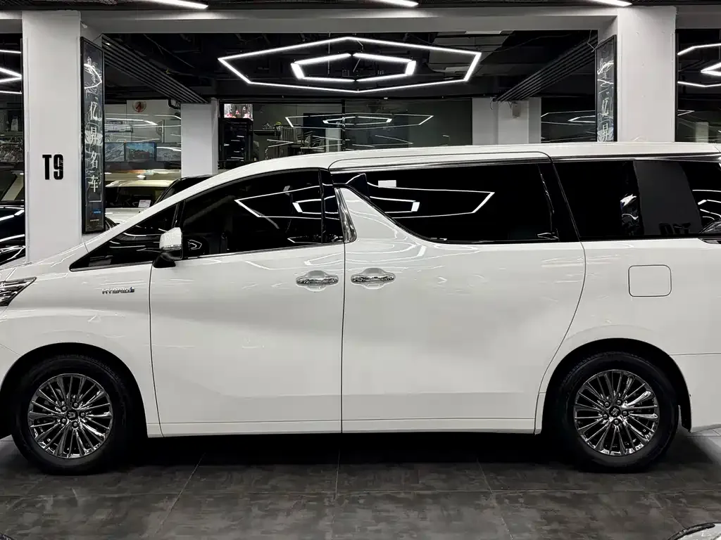 Toyota Vellfire — фото 9