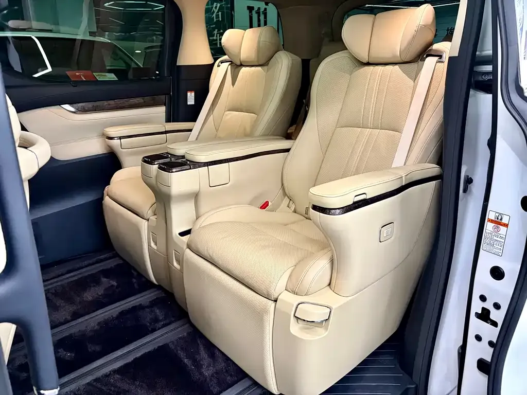 Toyota Vellfire — фото 10