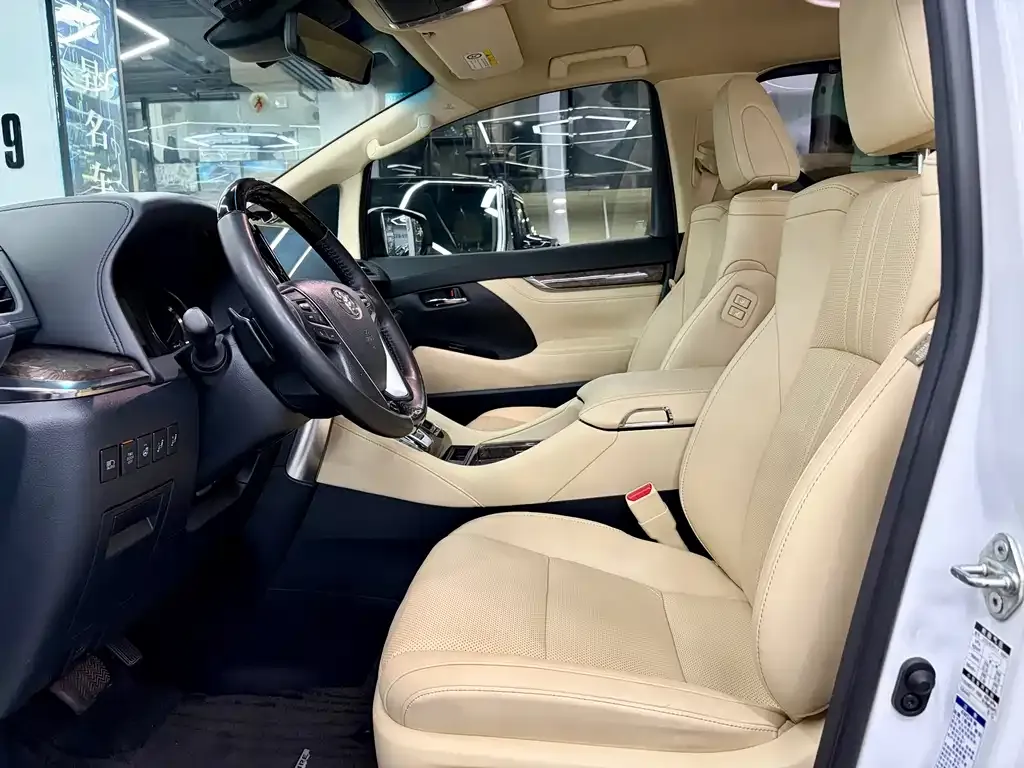 Toyota Vellfire — фото 3